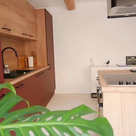 Le Clos Des Confidences Apartment *